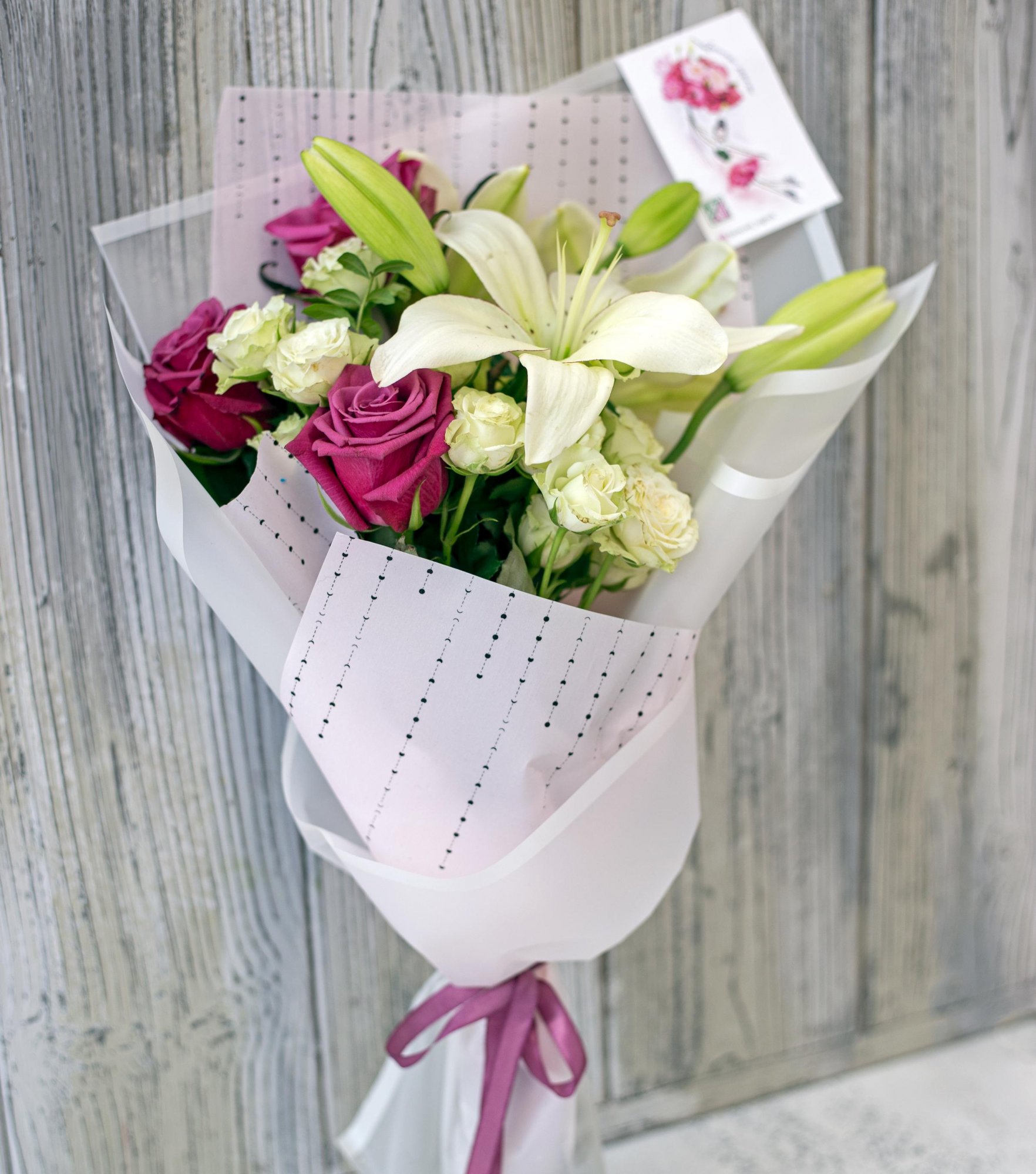 Букет "Невесомость" с лилиями и розами. арт. 7660