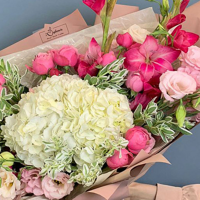 Букет с гладиолусами и гортензией арт. 67001