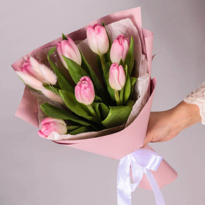 Букет 7 розовых тюльпанов с лагурусом арт. 59862