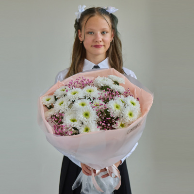 Букет школьный с хризантемой и гипсофилой РОЗОВЫЙ арт. 84572-Р