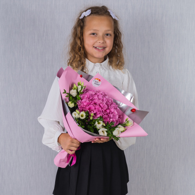 Школьный букет с гортензией и эустомой "Подружка" арт. 37962