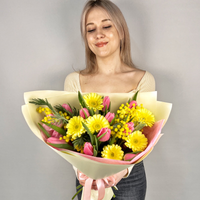 Букет с мимозой и тюльпанами "Весна" арт. 46403