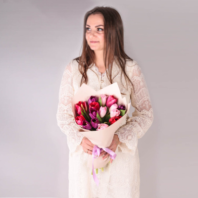 Букет из 15 тюльпанов розовый микс в упаковке арт. 59900