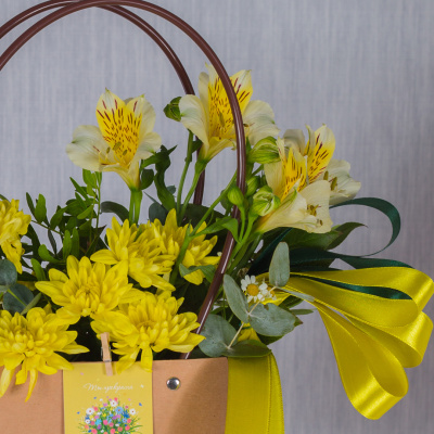 Сумочка с альстромерией и хризантемой "Бабье лето" арт. 38368Дв