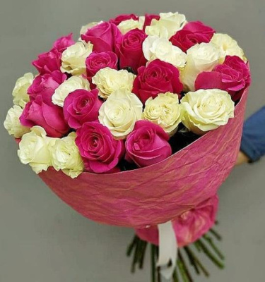 Букет "Вдвойне красивая" из 35 белых и розовых роз 60 см. арт. 6251