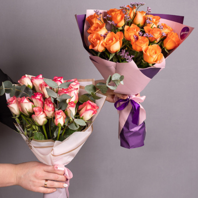 Букет из Кенийских оранжевых роз с лимониумом арт. 28447-Л