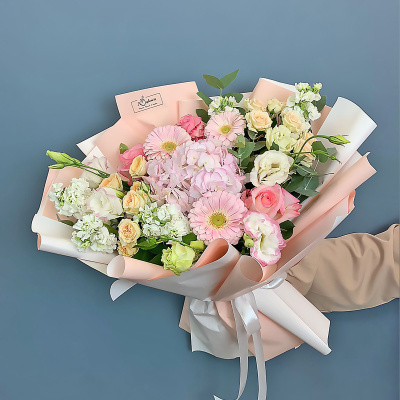 Букет с гортензией, матиолой и мини герберами арт. 71080