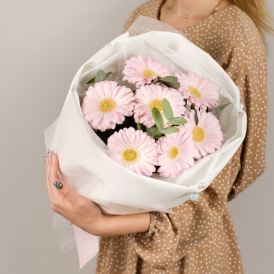 Букет из мини гербер с эвкалиптом арт. 50479