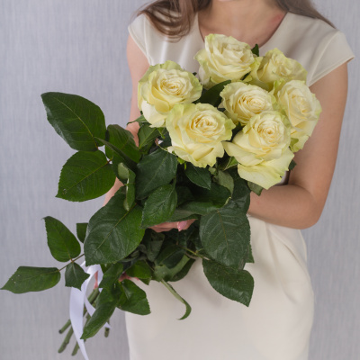 Букет из 7 Белых крупных роз 60 см арт. 36402