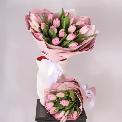 Букет из 15 розовых тюльпанов с лагурусом арт. 59864