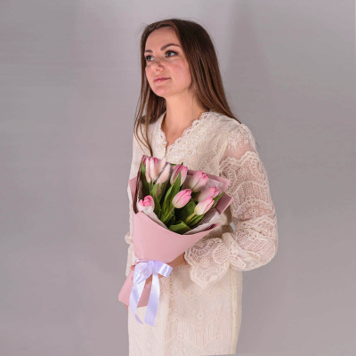 Букет 7 розовых тюльпанов с лагурусом арт. 59862