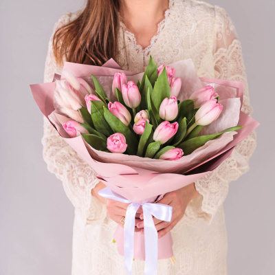 Букет из 15 розовых тюльпанов с лагурусом арт. 59864
