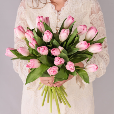 Розовые Тюльпаны 25 шт. МИКС с лентой (без упаковки) арт. 7338