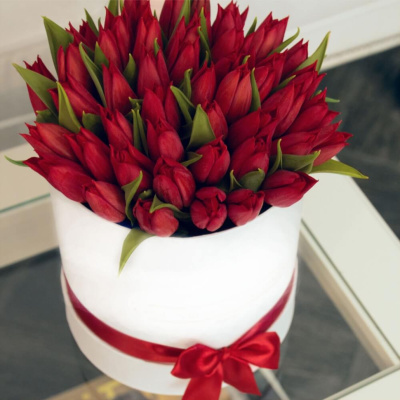 Коробка с тюльпанами 51 шт. (красный) арт. 46171