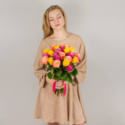 Букет из 15 цветных Эквадорских роз 40 см. с крупным бутоном арт. 50564
