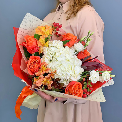 Букет с гортензией и розами оранжевый N 70983