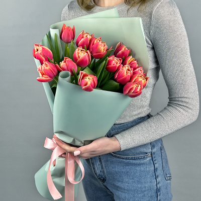 Букет из 15 пионовидных тюльпанов Колумбус в упаковке арт. 46326