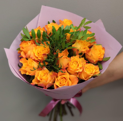 Букет "Мелодия цветов-15" из кенийских оранжевых роз арт. 7129-Ор