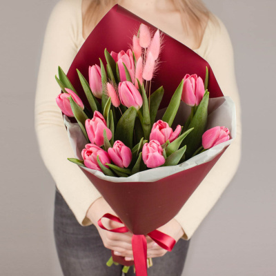 Букет из розовых тюльпанов с лагурусом арт. 46462