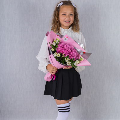 Школьный букет с гортензией и эустомой "Подружка" арт. 37962