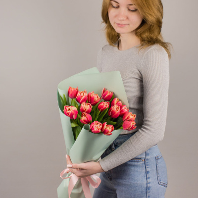 Букет из 15 пионовидных тюльпанов Колумбус в упаковке арт. 46326