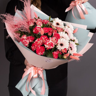 Букет "Амели стандарт. Размер L" из кустовой розы и гербер 27788/L