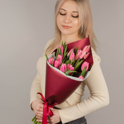 Букет из розовых тюльпанов с лагурусом арт. 46462