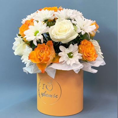 Коробка с розами и кустовой хризантемой арт. 66994