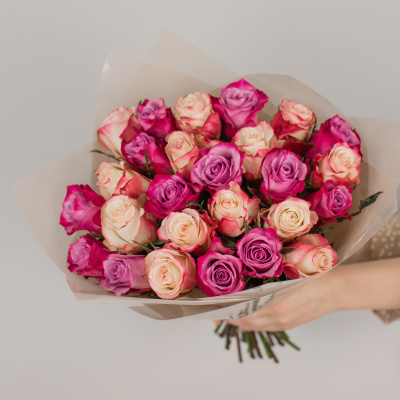 Букет из розово-сиреневых 25 роз 40 см. в упаковке арт. 45007-Р