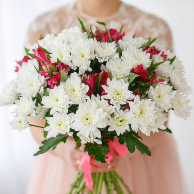 Букет из кустовой хризантемы и альстромерии. арт. 47544