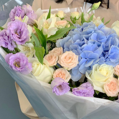 Большой букет с гортензией, эустомой и кустовыми розами арт. 66669