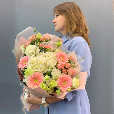 Букет с гортензией и мини герберами арт. 66828