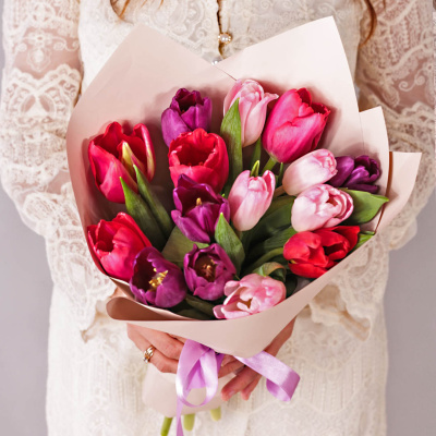 Букет из 15 тюльпанов розовый микс в упаковке арт. 59900