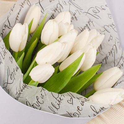 Букет из 15 белых тюльпанов в упаковке арт. 59900