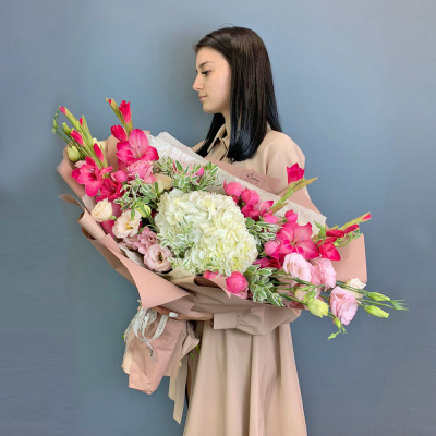 Букет с гладиолусами и гортензией арт. 67001