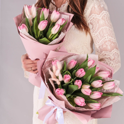 Букет из 15 розовых тюльпанов с лагурусом арт. 59864