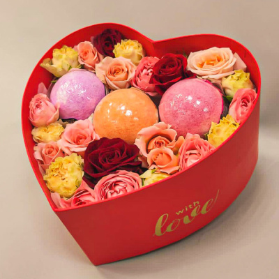 Сердце с цветами и бомбочками для ванны арт. 45458