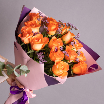 Букет из Кенийских оранжевых роз с лимониумом арт. 28447-Л