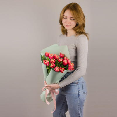 Букет из 15 пионовидных тюльпанов Колумбус в упаковке арт. 46326