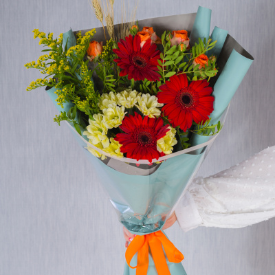 Букет "Осенний уют" с герберой, кустовой хризантемой и розой арт. 38376