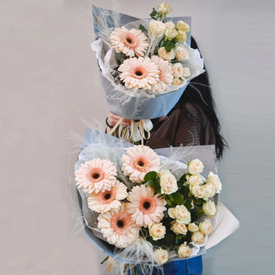 Букеты "Амели" для мамы и дочки с кустовой розой и герберой. арт. 47203