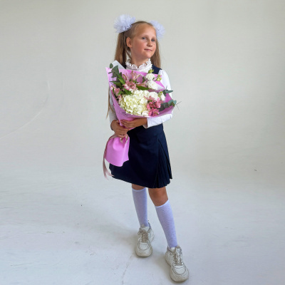 Небольшой букет с гортензией и альстромерией арт. 84571