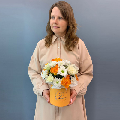 Коробка с розами и кустовой хризантемой арт. 66994