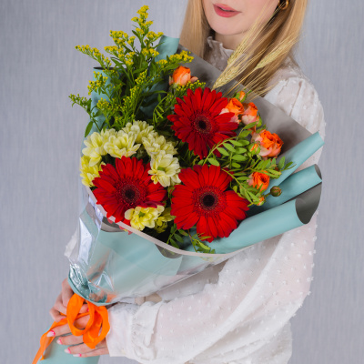 Букет "Осенний уют" с герберой, кустовой хризантемой и розой арт. 38376