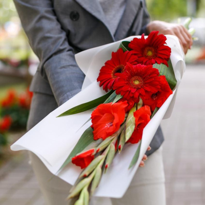 Букет "Школьная пора" с герберами и гладиолусами. арт. 7611