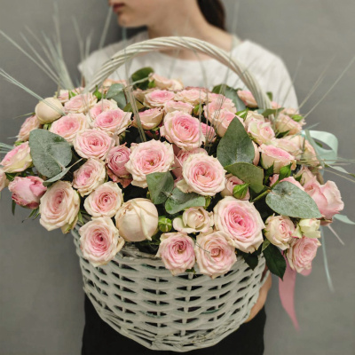 Корзина нежных кустовых роз арт. 45005