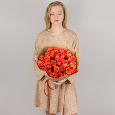 Букет из оранжевых 25 роз 40 см. в упаковке арт. 45007-О