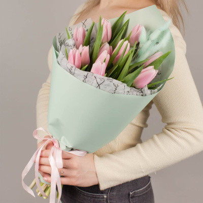 Букет из нежных тюльпанов с лагурусом арт. 46462