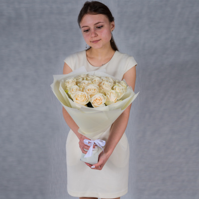 Букет из 19 кремовых роз Эквадор 40 см арт. 36204-Крем